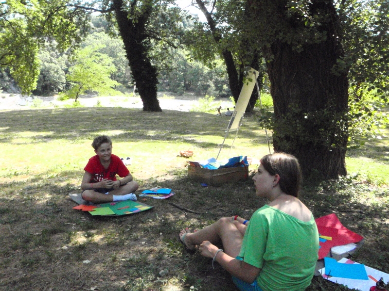 Village Camps International Summer Camp Ard&egrave;che, France 2019-07-26 https://www.villagecamps.com/journals_admin/images/67-9-French lessons beside the Ardeche River.jpg
